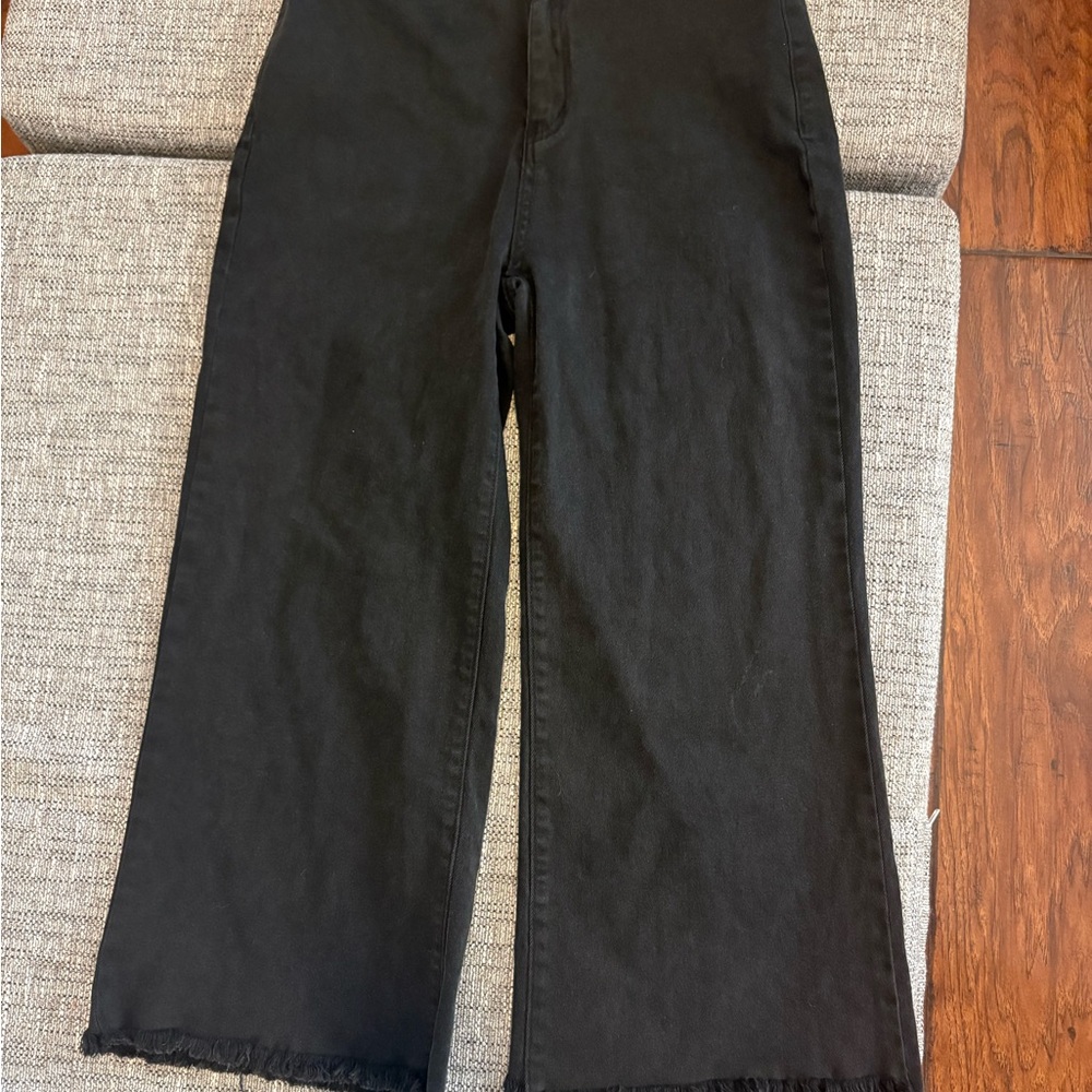 Zenana Outfitters Black Ankle Jeans
Mae Black - Picture 4 of 8